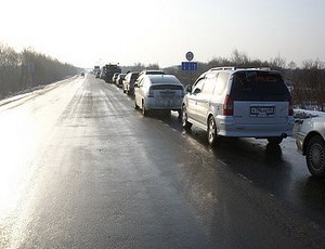 перекрыли дорогу из-за гололеда
